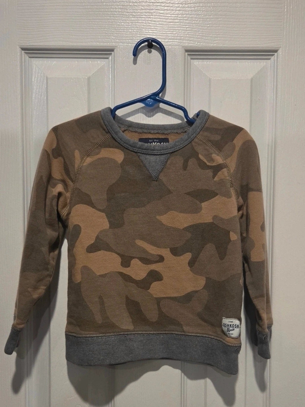 OshKosh B'gosh Desert Camo Crewneck Sweatshirt in Tan and Brown / Size 3T